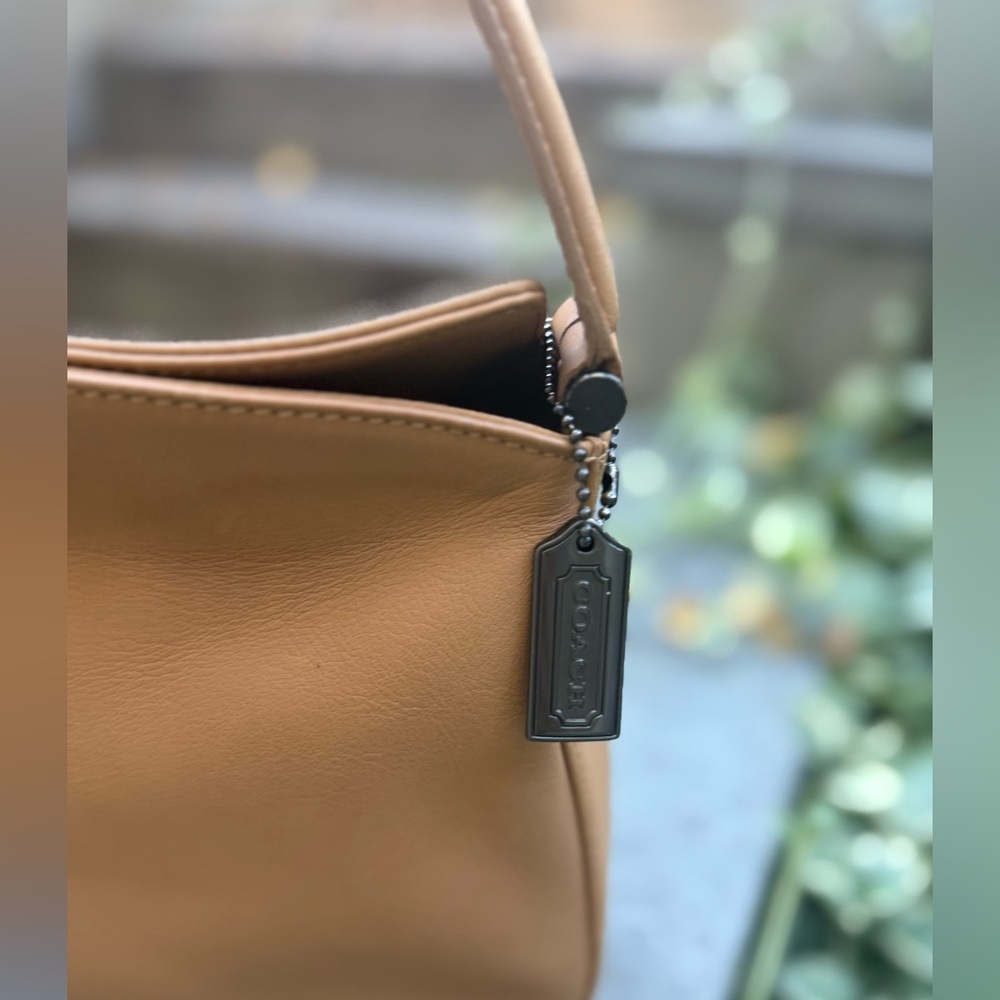 Very rare Coach Whitney beige Leather handbag with metal hangtag - Picture 3 of 8